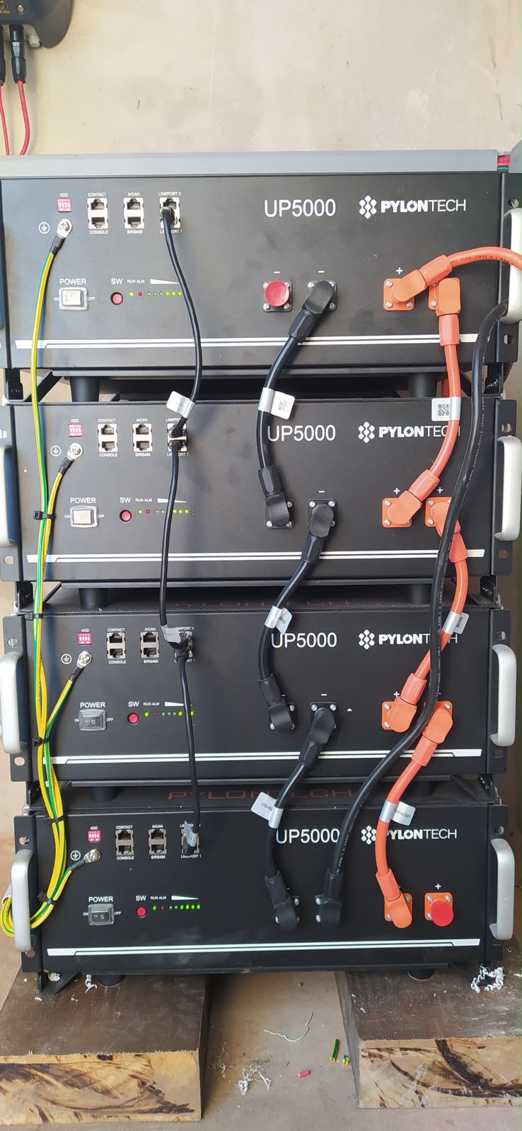 Banco de baterías Pylontech UP5000 apiladas